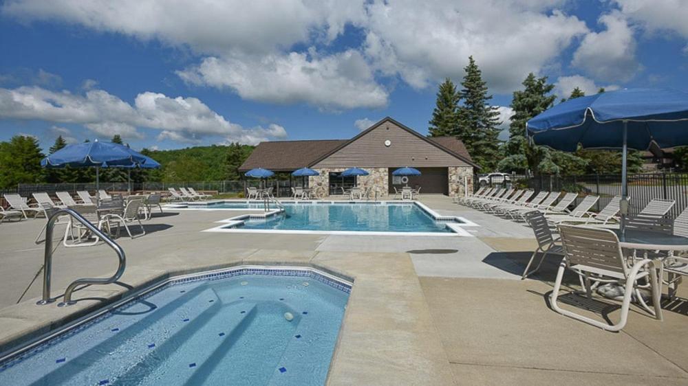 Seven Springs Sunridge 3 Bedroom Standard With Loft, Ski-in Out *